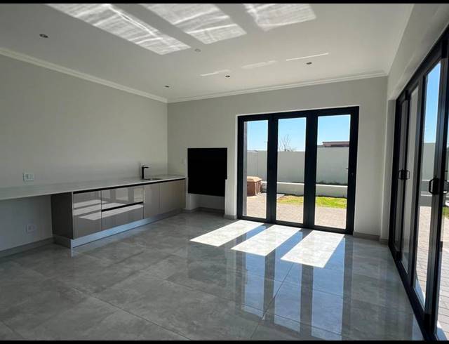 4 BEDROOM HOUSE FOR SALE IN MIDSTREAM HEIGHTS